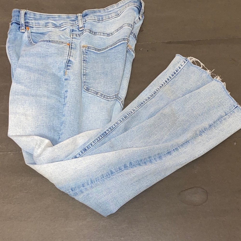 H&M Size 4 Denim Straight Leg Jeans in Light Blue